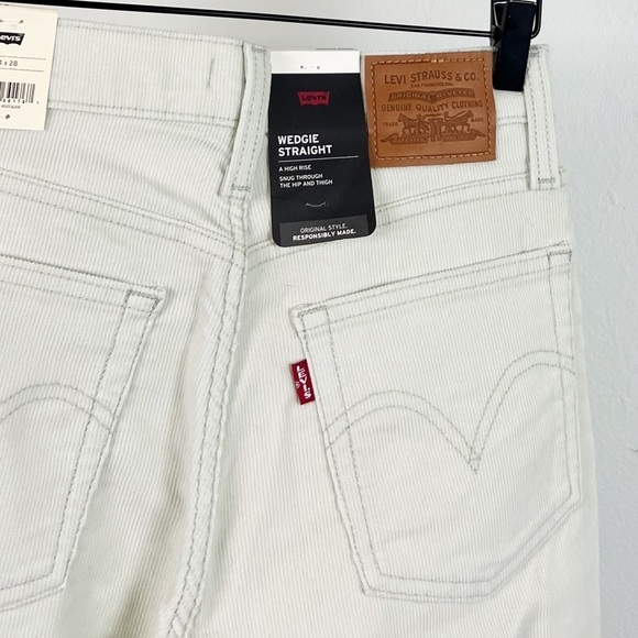 NWT Levi’s Wedgie High Rise Corduroy Straight Leg Pants in Meadow Mist Green - Picture 8 of 8